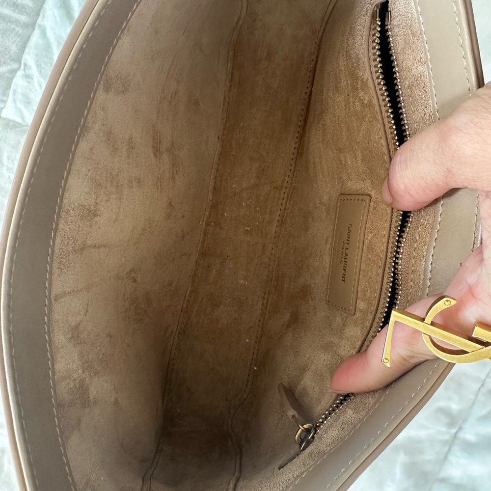 Yves Saint Laurent Le 5 A 7 Tan Shoulder Bag with Gold Logo - Picture 3 of 6